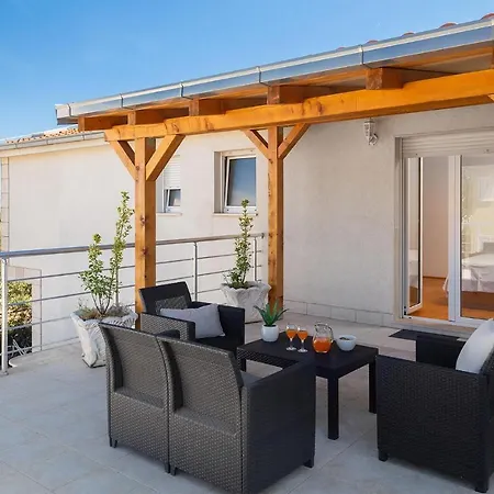 4 Bedroom Amazing In Kastel Novi