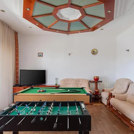 4 Bedroom Amazing In Kastel Novi Kastela