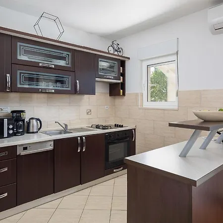 Holiday home 4 Bedroom Amazing In Kastel Novi