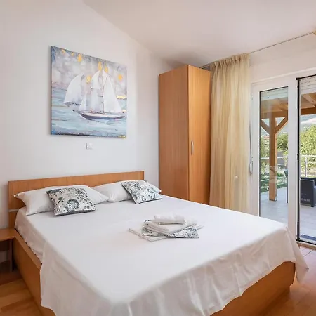 4 Bedroom Amazing In Kastel Novi