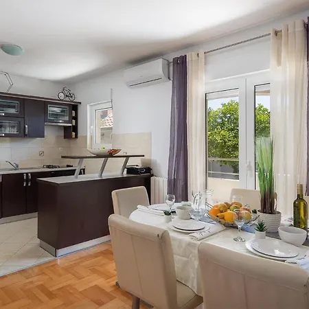 Holiday home 4 Bedroom Amazing In Kastel Novi