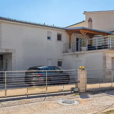 4 Bedroom Amazing In Kastel Novi * Kastela