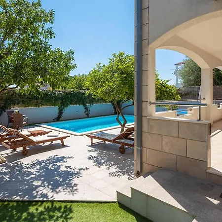 4 Bedroom Amazing In Kastel Novi Holiday home *
