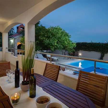 4 Bedroom Amazing In Kastel Novi Kastela