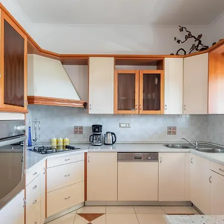 4 Bedroom Amazing In Kastel Novi * Kastela