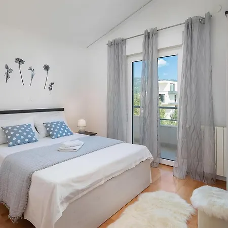 4 Bedroom Amazing In Kastel Novi Holiday home