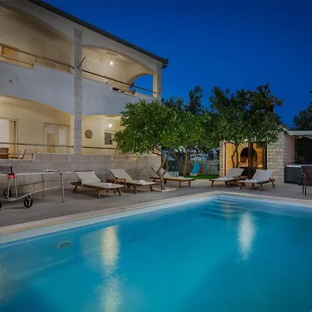 4 Bedroom Amazing In Kastel Novi
