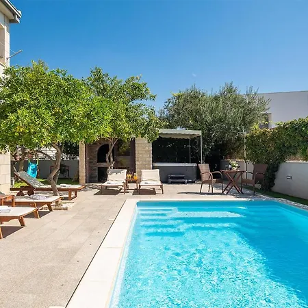4 Bedroom Amazing In Kastel Novi Holiday home