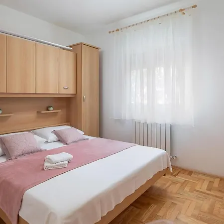 4 Bedroom Amazing In Kastel Novi Kastela