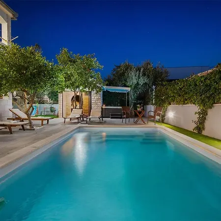 Holiday home 4 Bedroom Amazing In Kastel Novi