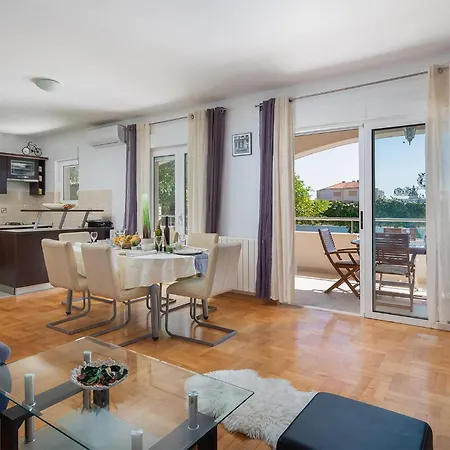 4 Bedroom Amazing In Kastel Novi Holiday home Kastela