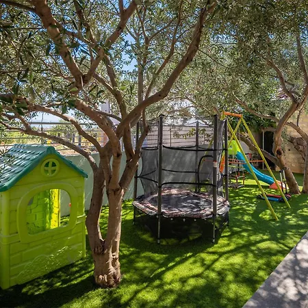 Holiday home 4 Bedroom Amazing In Kastel Novi Kastela